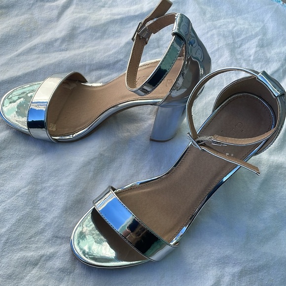 Vintage Charlotte Russe Metallic Silver Block Heels Ankle Strap Size 7 - Picture 11 of 15